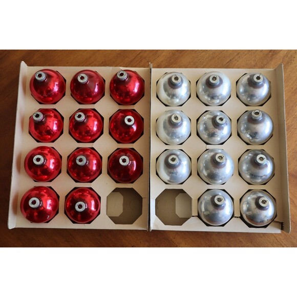 Lot Christmas Shiny Brite 22x Plain Red Silver Glass Ornament Ball USA Made 2.5" - Picture 2 of 14